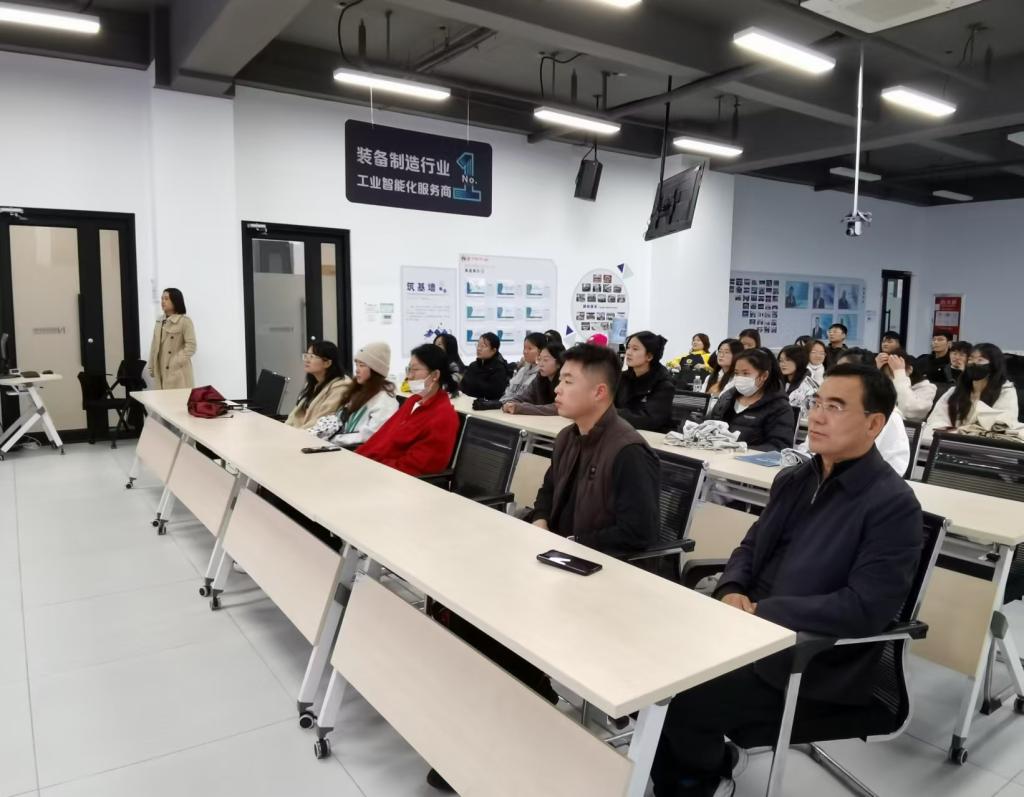 深化校企合作，助力畢業生實習就業——財經學院組織畢業生赴煙臺開發區參觀實習